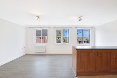 Terrific & Spacious 1 Bed 5 Mins from Tube Station Main Photo