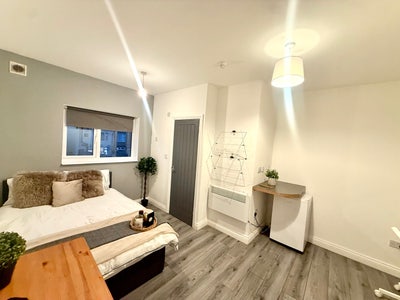 ✨ Premium Double En-Suite | Central Cov 🏡 Main Photo