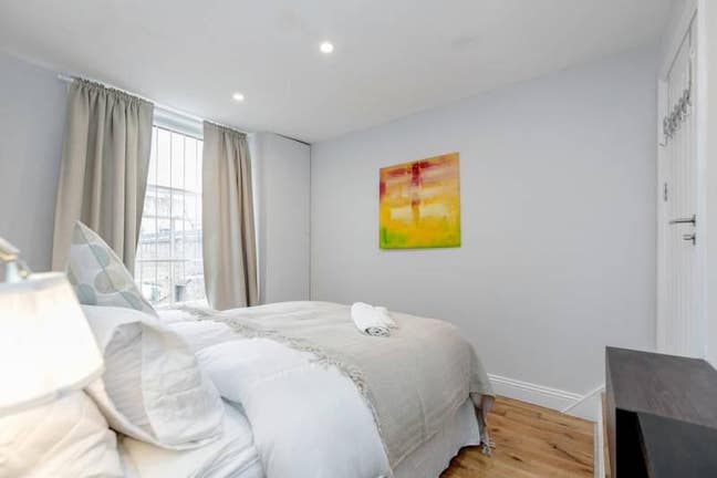 Stunning 2 bedroom flat - Priced to go quickly! Main Photo