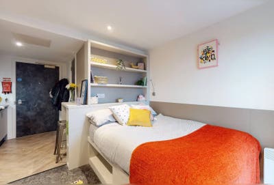 Canvas Manchester Silver Ensuite &pound;240.24pw Immidie Main Photo
