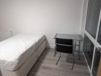 En-Sutie Double Room very Close to Town Centre  Main Photo