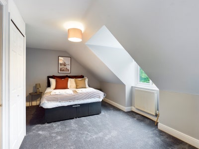 Park house - close to town and leisure centre  Main Photo