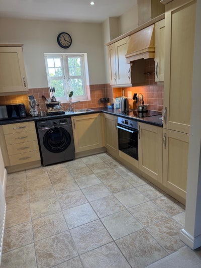 Double bedroom - Romford - with private bathroom Main Photo