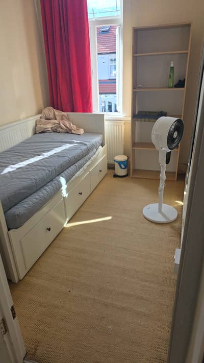 Bright & Cozy Box Room in E13 – All Bills Included Main Photo