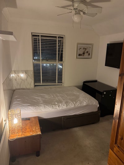 Offered double en-suite room in a relaxed shared h Main Photo