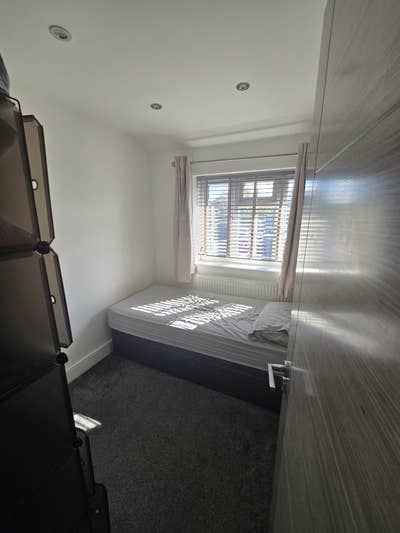 2 Double Room to Let – Mitcham CR4 2LL  Main Photo