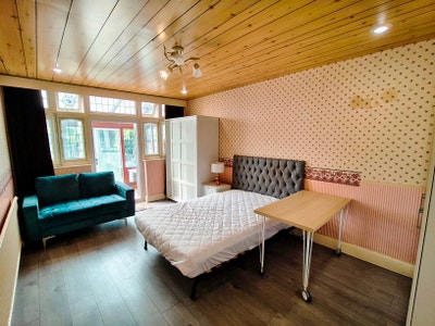 A Large room next to Northick Park station to rent Main Photo