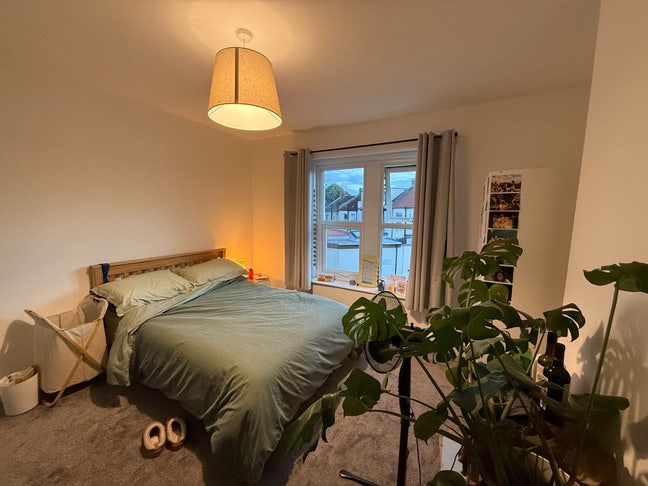 Lovely furnished double bedroom Main Photo