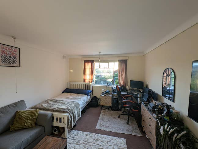 Massive room in a well located flat  Main Photo