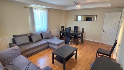 Riverview spacious 2-bed 2-bath separate kitchen Main Photo