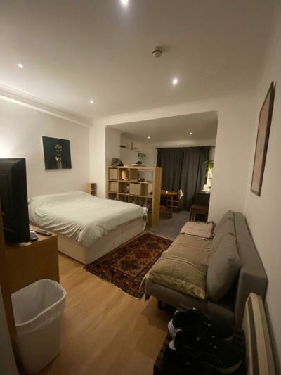 Cozy whole flat with garden. Main Photo