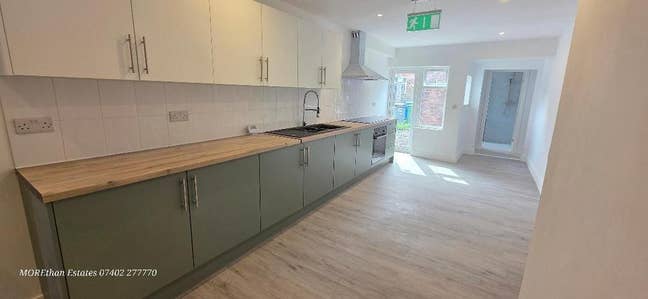 5 Bed 3 Bath, Near Uni, Hospital, Oxford Rd Transp Main Photo