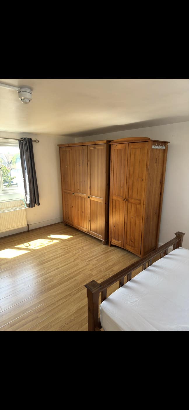 A large en-suite room  Main Photo