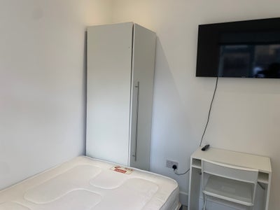 Furnished en-suite double room  Main Photo