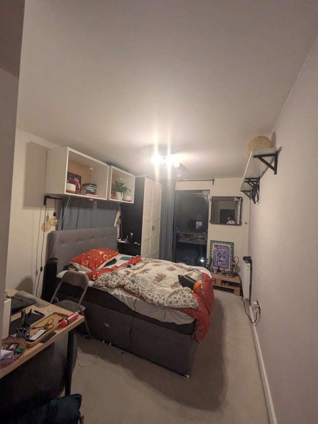Stunning double bed room - balcony flat, 1500pc Main Photo