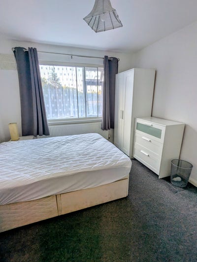 Double Ensuite in quiet house Main Photo