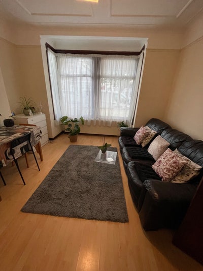 Bright and Spacious double room  with garden   Main Photo