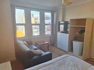 1 Double Bed & Sofa in Shared House &pound;800 Bills Inc Main Photo