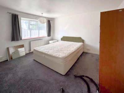 A double room to let at South East Denmark Hill Main Photo