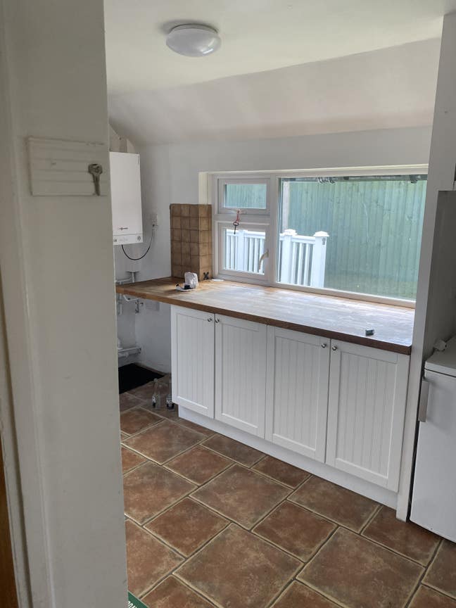 Fully detached 4 bedroom house Main Photo