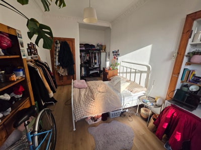 Bright Spacious Double Room near Kelvinbridge Main Photo