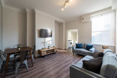 5 Bed House, Newcastle NE2 3DA Main Photo
