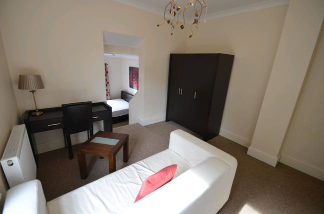 Huge ensuite  Main Photo