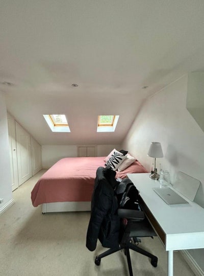 Attic ensuite room available in Battersea! Main Photo