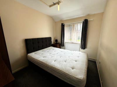 Double room on Masefield Road Main Photo