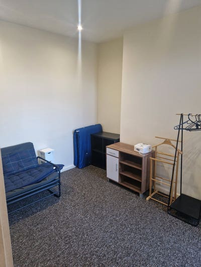 Spacious single room Available  Main Photo