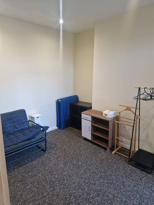Spacious single room Available  Main Photo