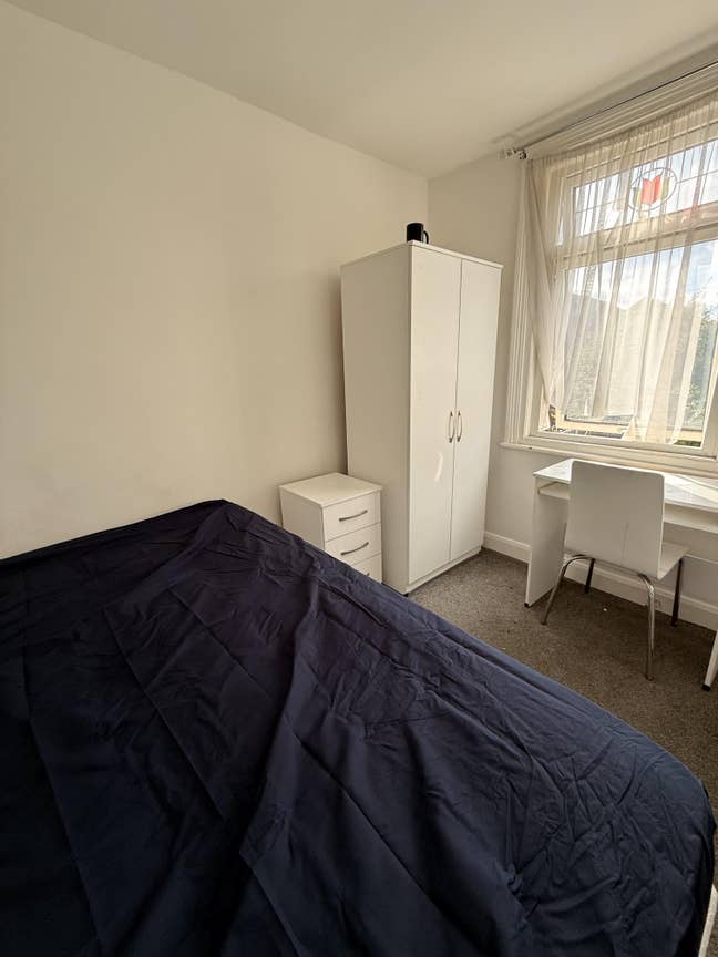 2 Rooms in a House - King George V  Main Photo