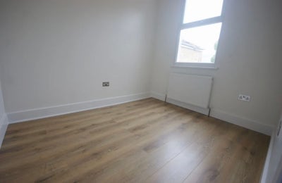 Looking for a house mate in North 💗 Main Photo