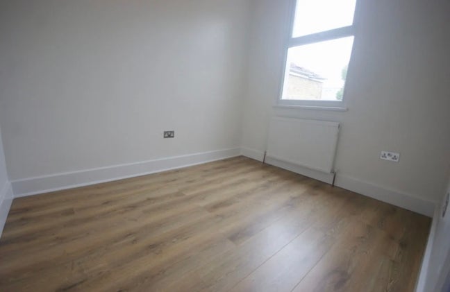 Looking for a house mate in North 💗 Main Photo
