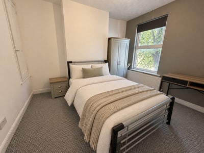 Modern House Share Available! Beeston Road. Main Photo