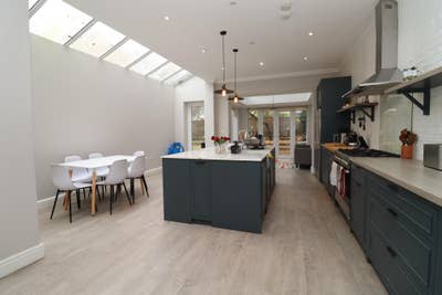 Elegance Meets Comfort: Impeccably Finished Modern Main Photo