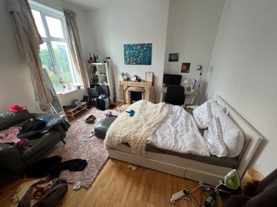 Spacious 3 Bedroom Islington Main Photo