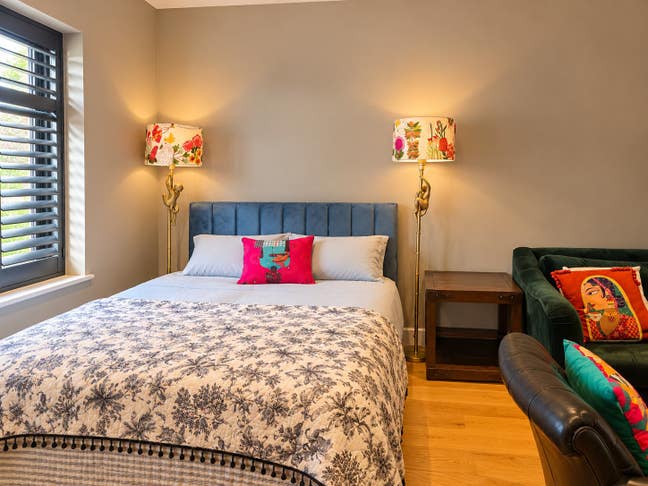 Private Room with Own Entrance, Kitchen & Bathroom Main Photo