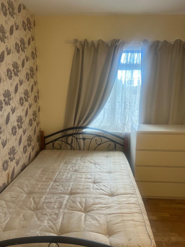 Double room in Thornton Heath close to station.  Main Photo