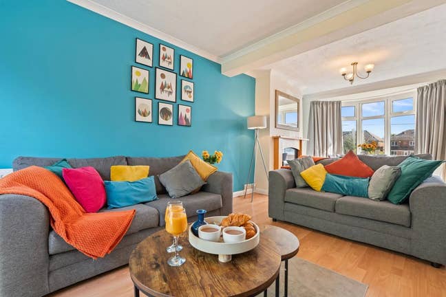 3BR 3Bath Solihull | JLR • NEC • Airport • Parking Main Photo
