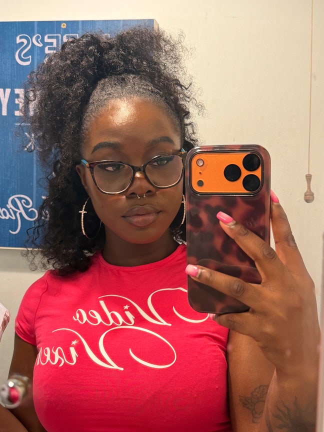 Looking for a female roommate for a house to rent  Main Photo