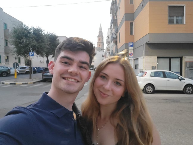 Looking for a flat for a couple Main Photo