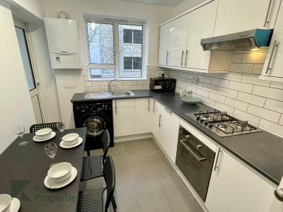 4 Double Room with balcony mins to Euston/Regent  Main Photo