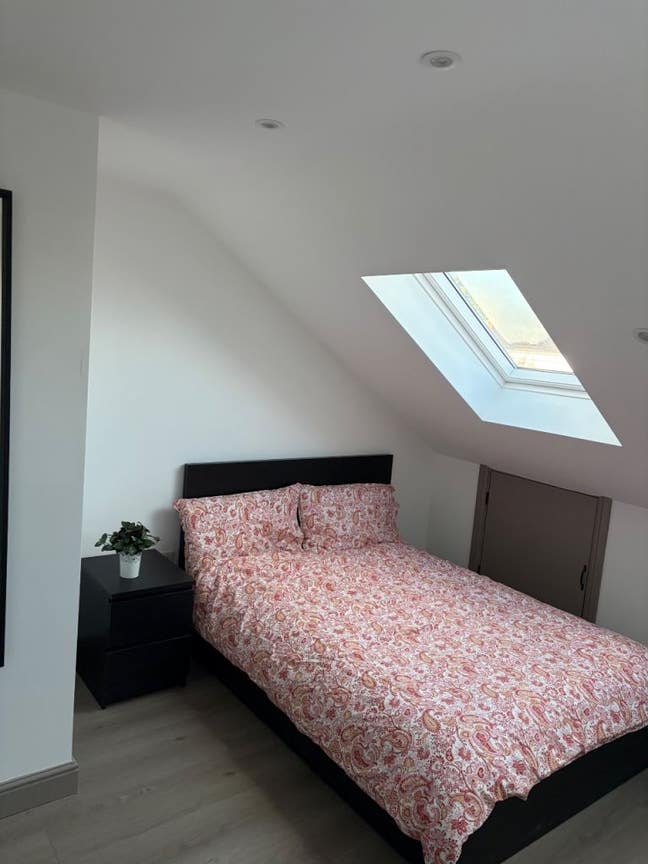 A Spacious 3 en-suite Room is for rent in ME7 1LD Main Photo