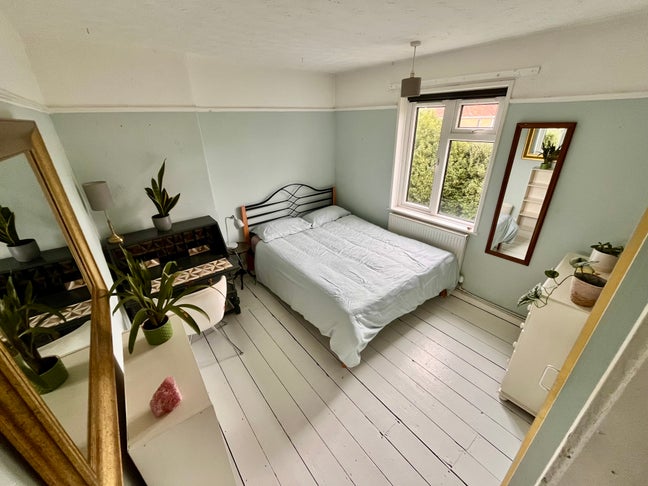 Furnished double bedroom in quiet house in Bath  Main Photo