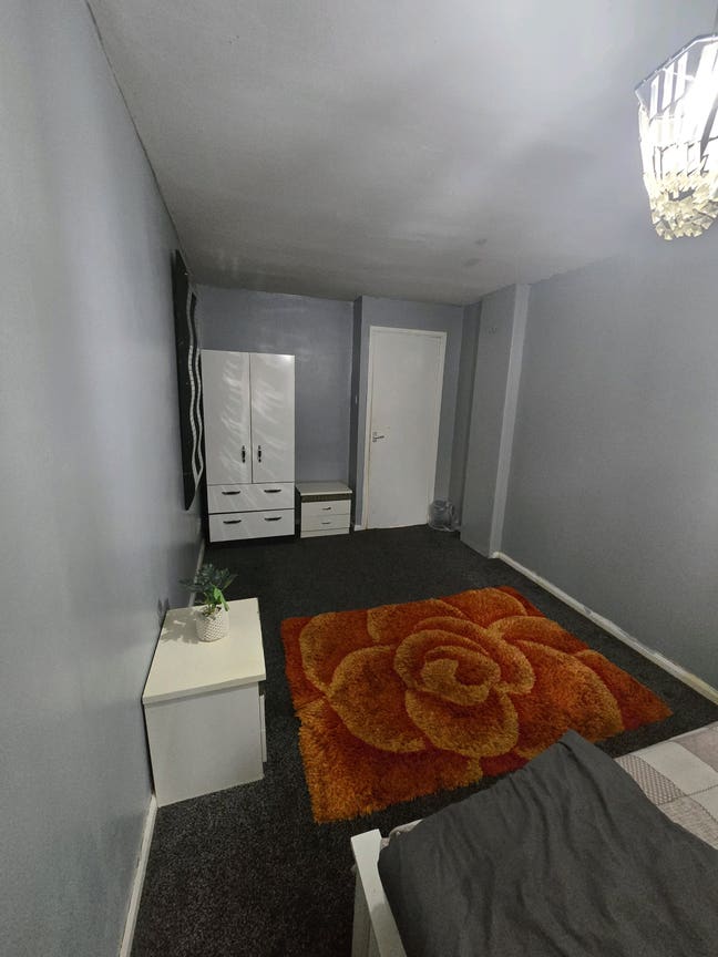 Moden 2bedroom property with parking 2 bathroom Main Photo