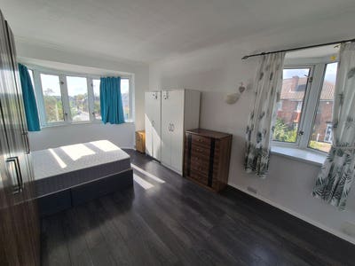 Large double room 1 Stop to Paddington  Main Photo