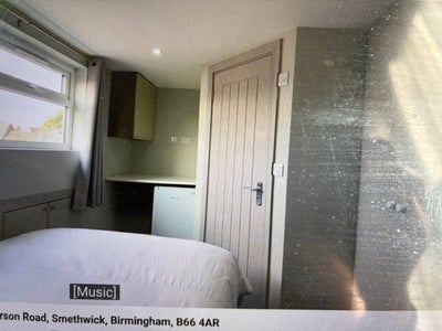 Luxury Room with Private Shower & Fridge Bills Inc Main Photo