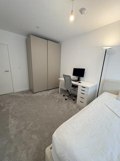 Bright Fully Furnished Double Room Main Photo