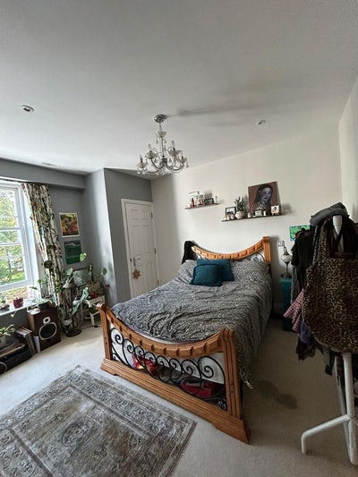 Large Double Bedroom with en suite  Main Photo